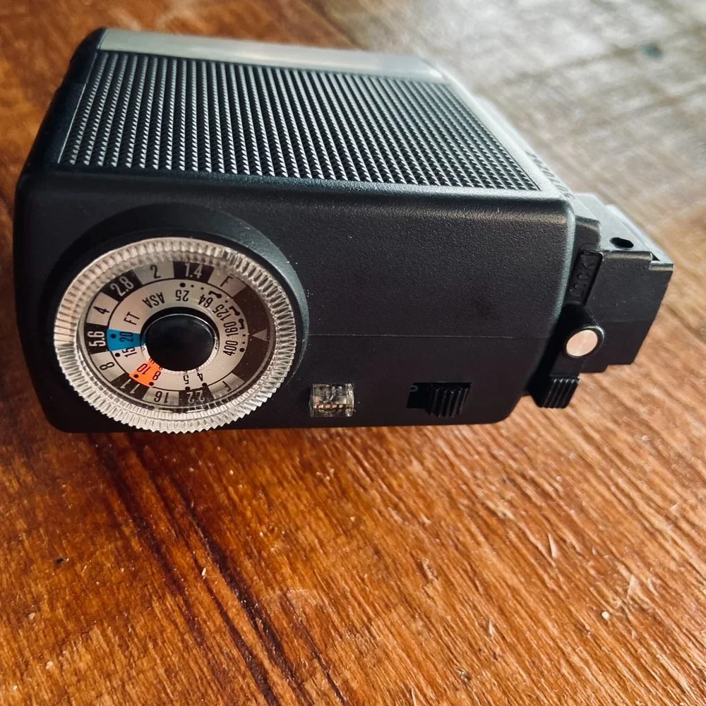 Vivitar Auto 252 Camera Flash With bag